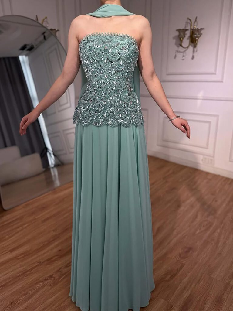 Nove Dress salbeigrün A-Linie Abendkleid mit Perlenstickerei und trägerlosem Schnitt