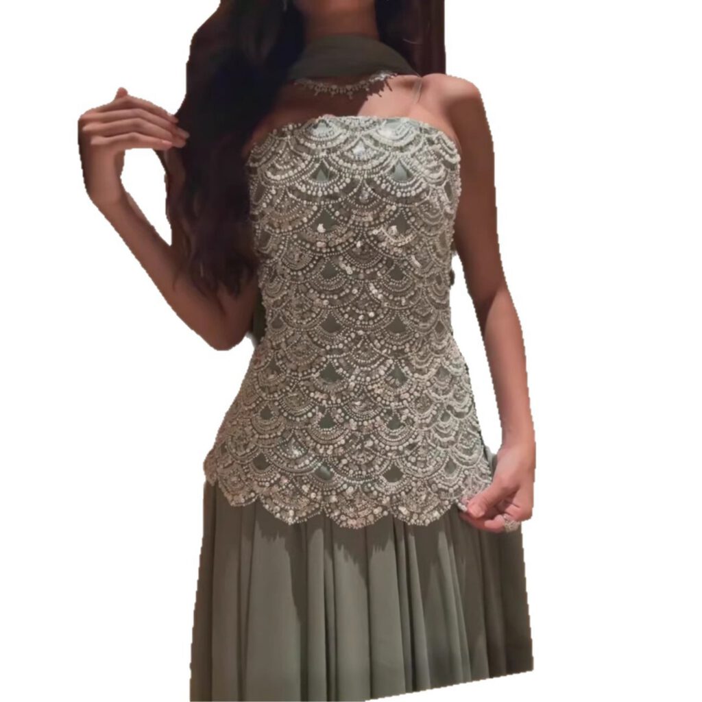 Nove Dress salbeigrün A-Linie Abendkleid mit Perlenstickerei und trägerlosem Schnitt