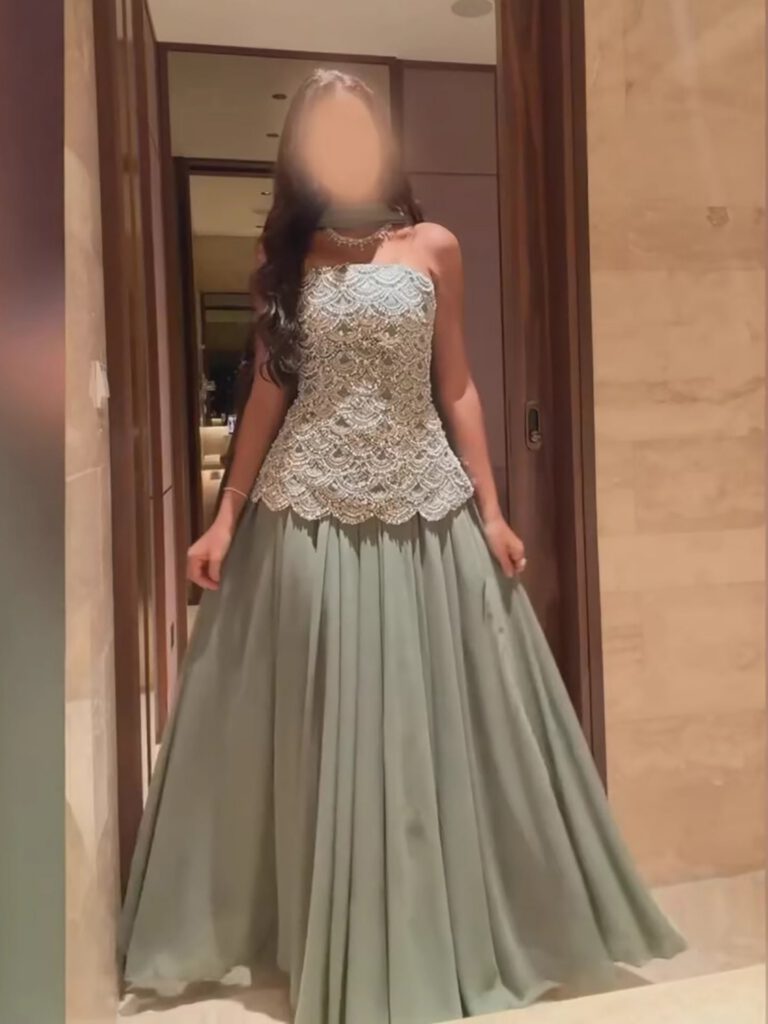 Nove Dress salbeigrün A-Linie Abendkleid mit Perlenstickerei und trägerlosem Schnitt