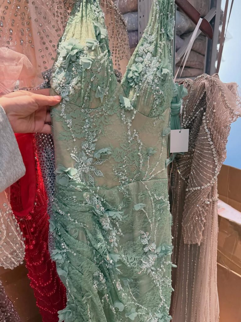 Nove Dress salbeigrün Abendkleid mit Neckholder