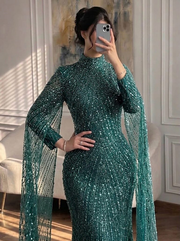 Nove Dress salbeigrün Abendkleid mit Perlenbesatz im Modest-Stil
