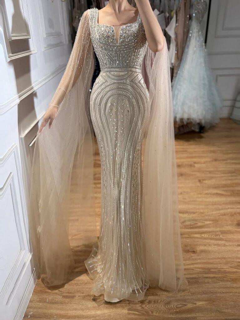 Nove Dress türkis Meerjungfrau Abendkleid mit Perlenstickerei und Cape-Ärmeln