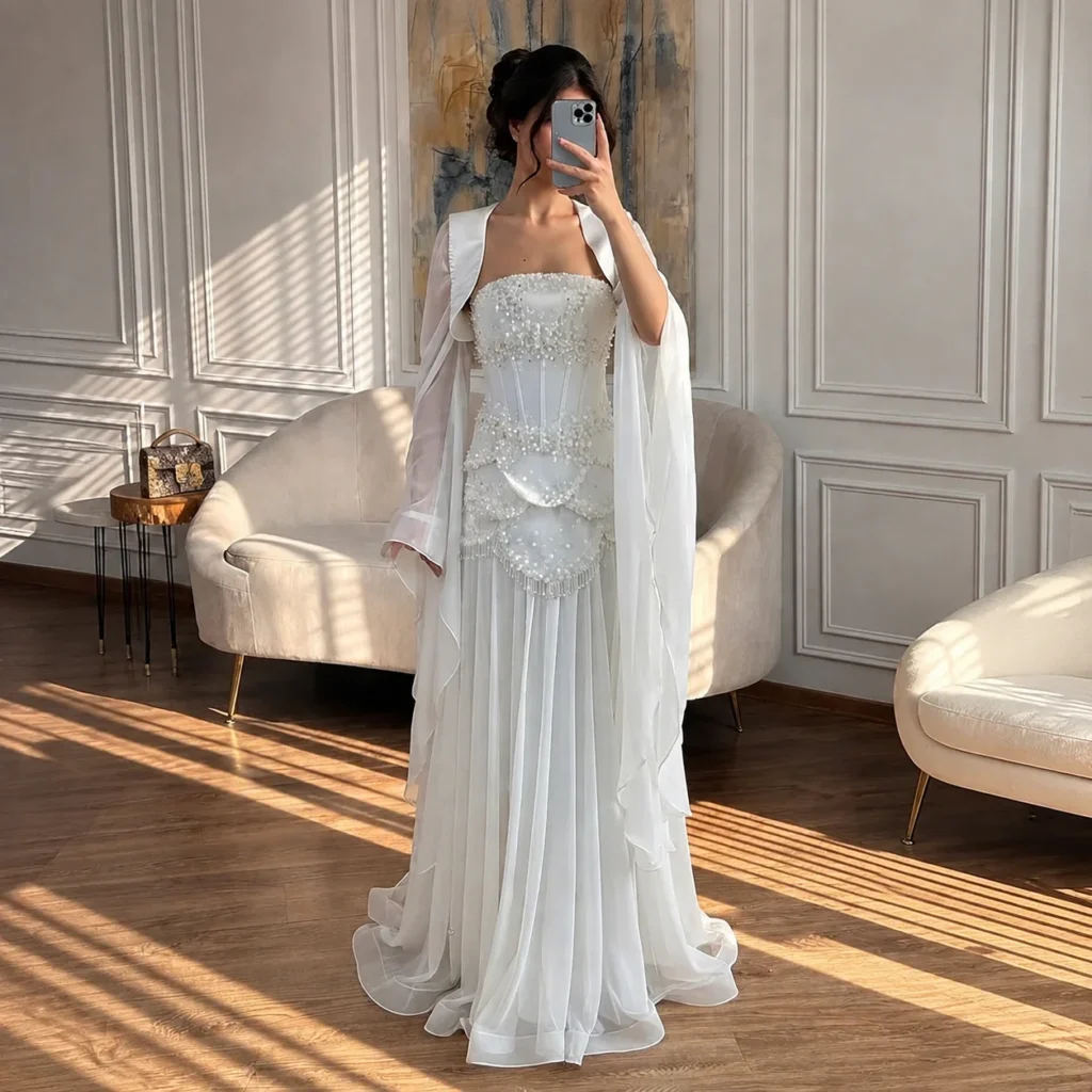 Nove Dress weiß Abendkleid mit Perlenstickerei und Cape-Ärmeln