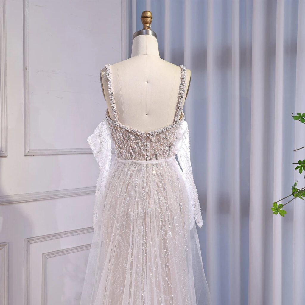 Nove Dress weiß-nude Meerjungfrau Abendkleid mit Perlenbesatz und Spitze