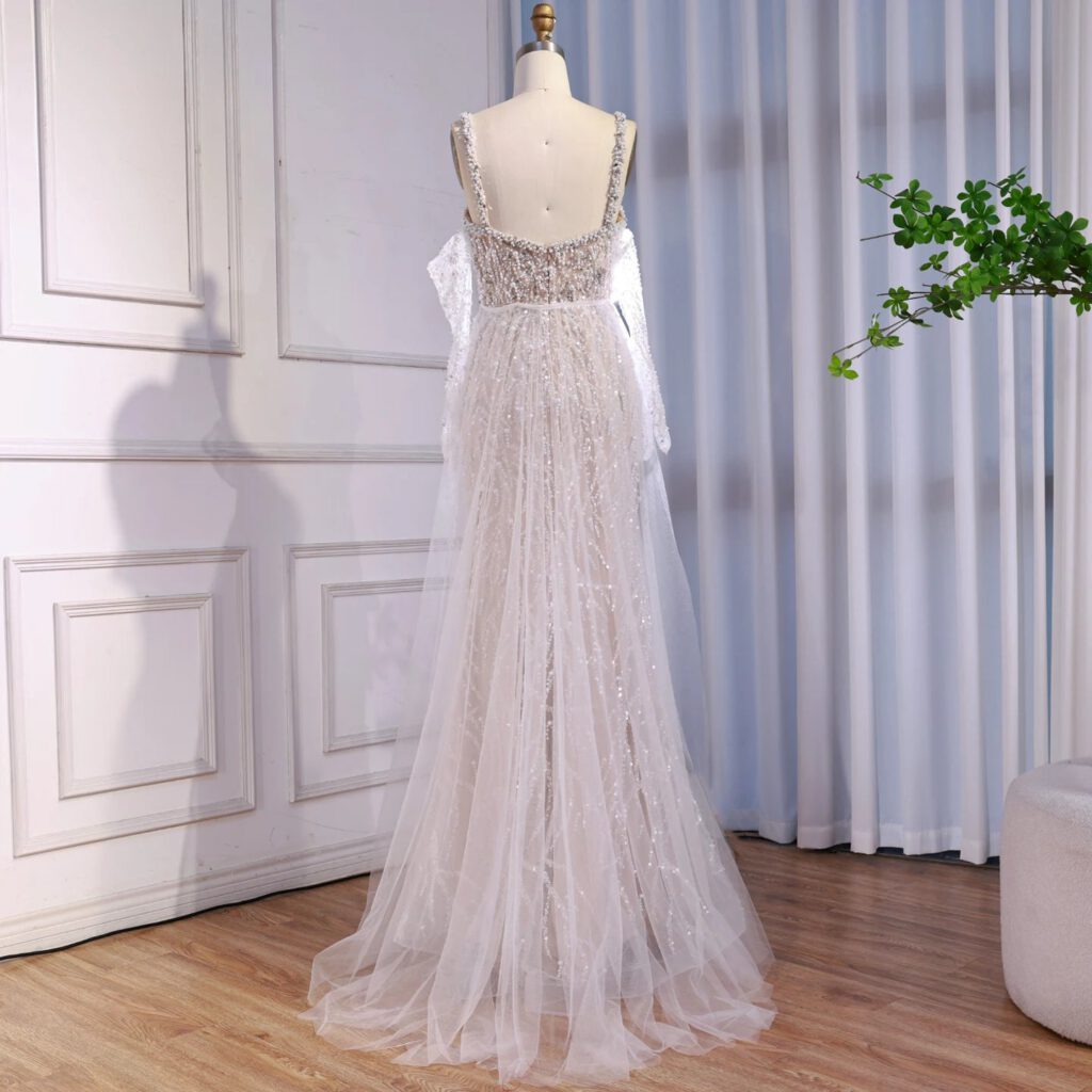 Nove Dress weiß-nude Meerjungfrau Abendkleid mit Perlenbesatz und Spitze