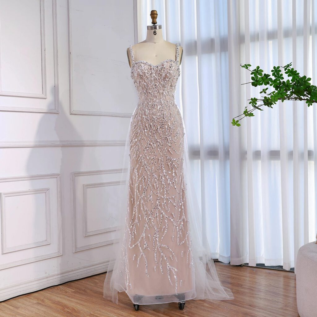Nove Dress weiß-nude Meerjungfrau Abendkleid mit Perlenbesatz und Spitze