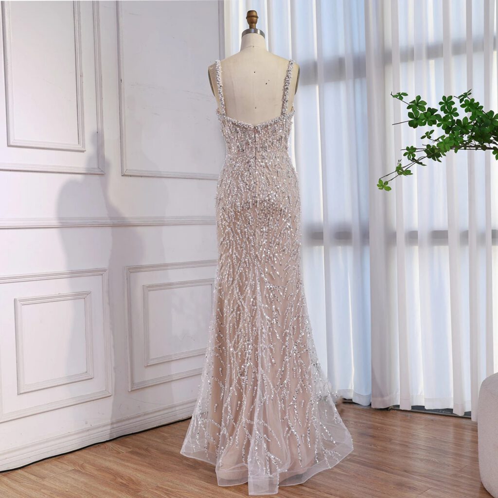 Nove Dress weiß-nude Meerjungfrau Abendkleid mit Perlenbesatz und Spitze
