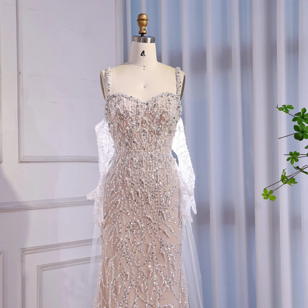 Nove Dress weiß-nude Meerjungfrau Abendkleid mit Perlenbesatz und Spitze