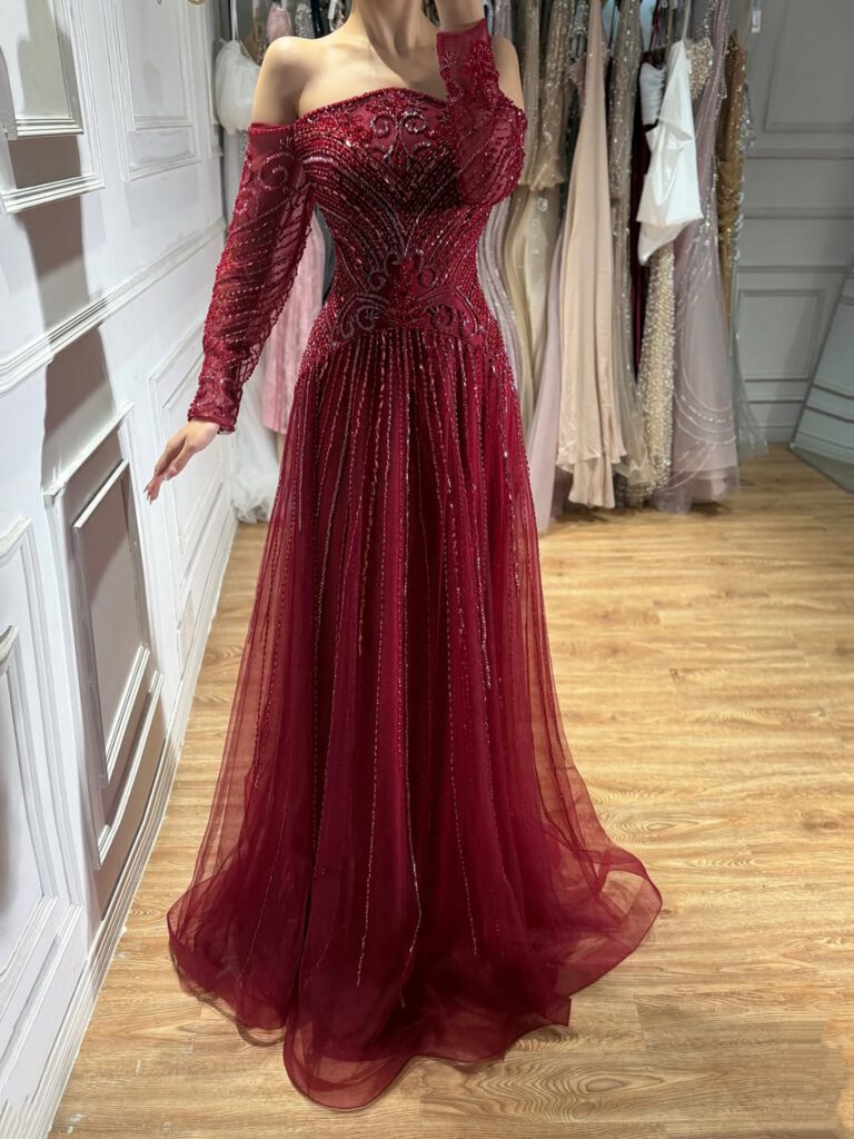Nove Dress فستان سهرة خمري مطرز أكمام طويلة مكشوف الكتفين