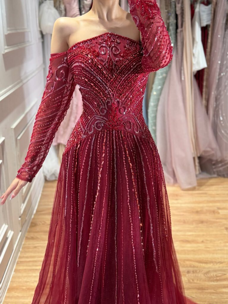 Nove Dress فستان سهرة خمري مطرز أكمام طويلة مكشوف الكتفين