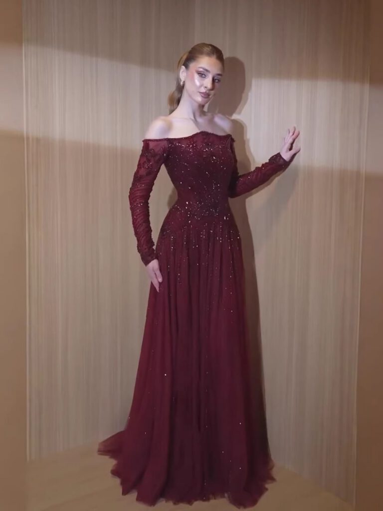 Nove Dress فستان سهرة خمري مطرز أكمام طويلة مكشوف الكتفين