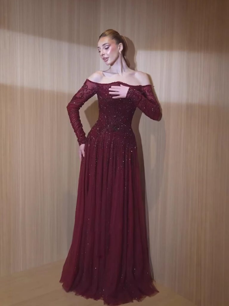 Nove Dress فستان سهرة خمري مطرز أكمام طويلة مكشوف الكتفين